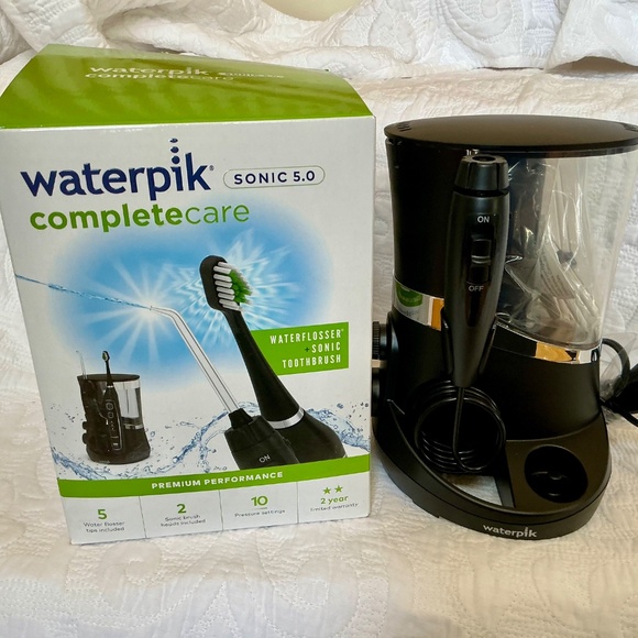 Waterpik complete care 5.0 ,only comes with the water flosser - Picture 3 of 7